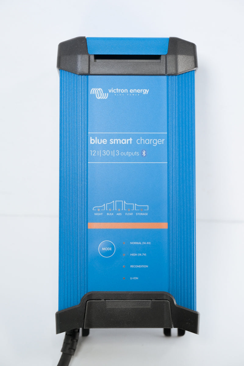 Victron energy Blue Smart IP22 12/30 1 Output Black